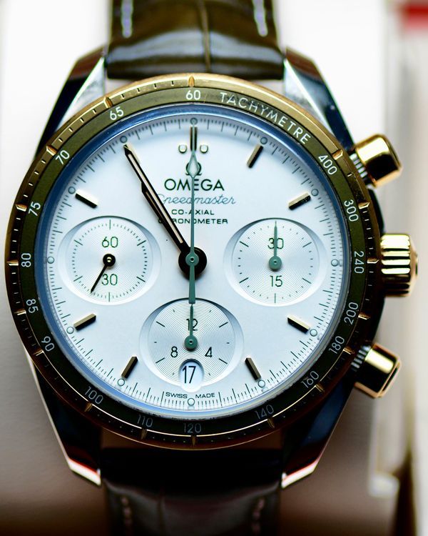 No Reserve - 2023 Omega Speedmaster 38MM Silver Dial Leather Strap (324.23.38.50.02.001)
