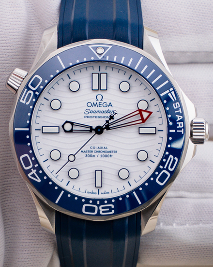 2025 Omega Seamaster Diver 300M 42MM White Dial Rubber Strap (210.32.42.20.04.002)