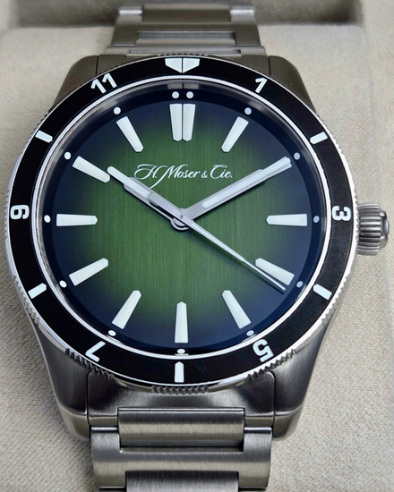 2021 H. Moser & Cie. Pioneer L.E. 42.8MM Green Dial Steel Bracelet (3200-1210)