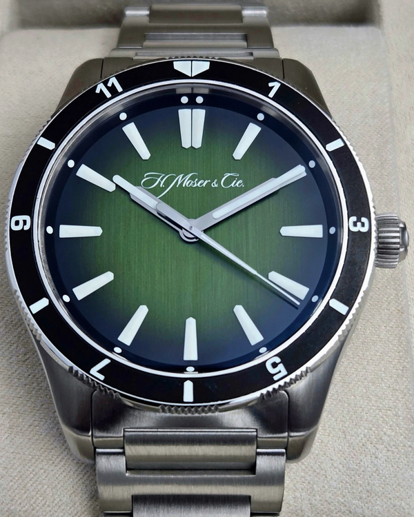 2021 H. Moser & Cie. Pioneer L.E. 42.8MM Green Dial Steel Bracelet (3200-1210)