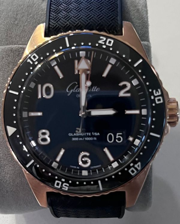 2024 Glashütte Original SeaQ Panorama Date 43.2MM Black Dial Rubber Strap (1-36-13-03-90-33)