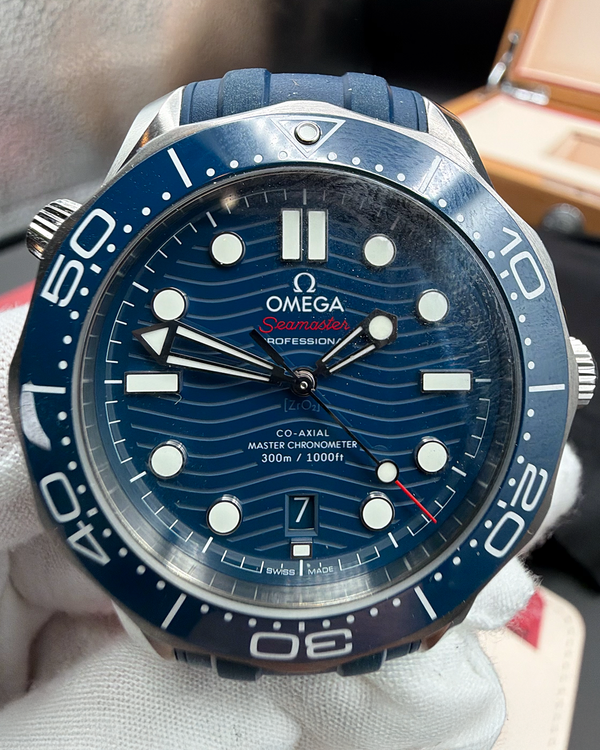 2025 Omega Seamaster Diver 300M 42MM Blue Dial Rubber Strap (210.32.42.20.03.001)