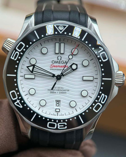 2022 Omega Seamaster Diver 300M 42MM White Dial Rubber Strap (210.32.42.20.04.001)