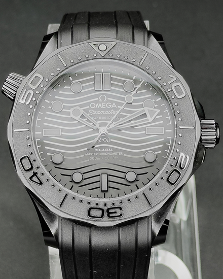 2021 Omega Seamaster Diver 300M 43.5MM Black Dial Rubber Strap (210.92.44.20.01.003)