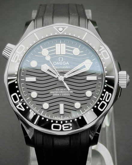 2021 Omega Seamaster Diver 300M 43.5MM Black Dial Rubber Strap (210.92.44.20.01.001)