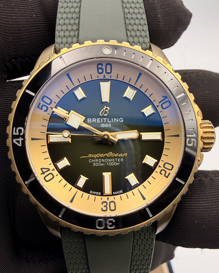 2022 Breitling Superocean 42MM Green Dial Rubber Strap (N17375201L1S1)