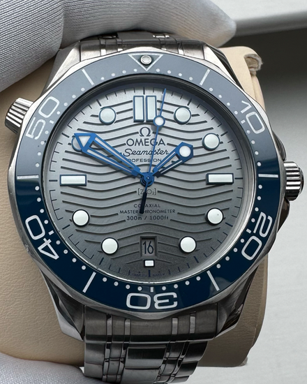 No Reserve - Omega Seamaster Diver 300M 42MM Grey Dial Steel Bracelet (210.30.42.20.06.001)