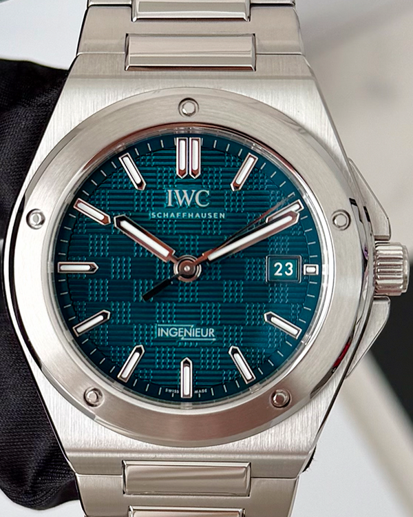 2025 IWC Schaffhausen Ingenieur 40MM Teal Dial Steel Bracelet (IW328903)