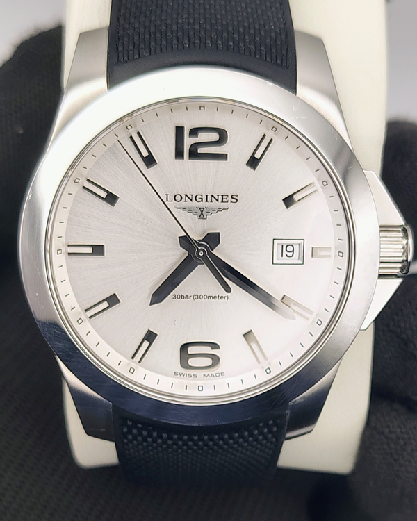 Longines Conquest V.H.P. 41MM Quartz Silver Dial Rubber Strap (L3.759.4.76.6)