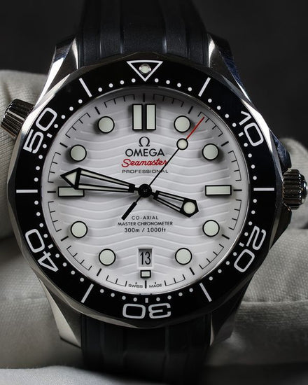 2025 Omega Seamaster Diver 300M 42MM White Dial Rubber Strap (210.32.42.20.04.001)