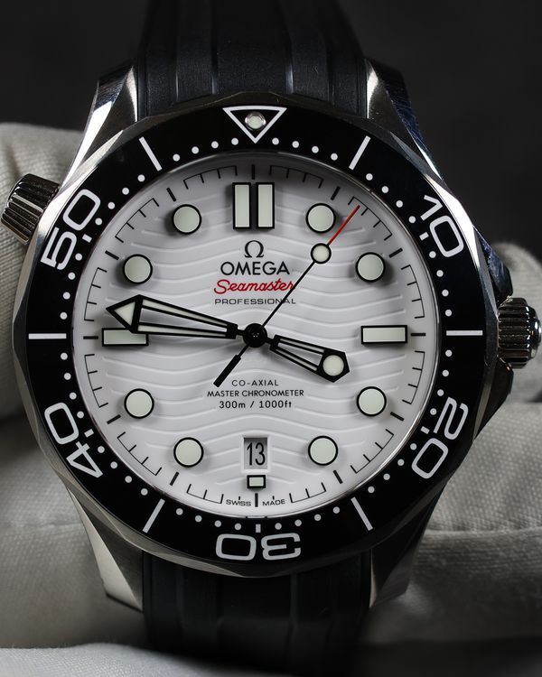 2025 Omega Seamaster Diver 300M 42MM White Dial Rubber Strap (210.32.42.20.04.001)