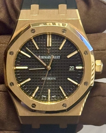 2012 Audemars Piguet Royal Oak 41MM Black Dial Rubber Strap (15400OR.OO.D002CR.01)
