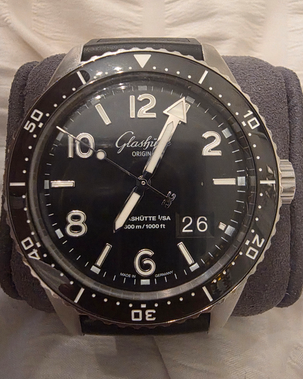 Glashütte Original SeaQ Panorama Date 43.2MM Black Dial Rubber Strap (1-36-13-01-80-33)