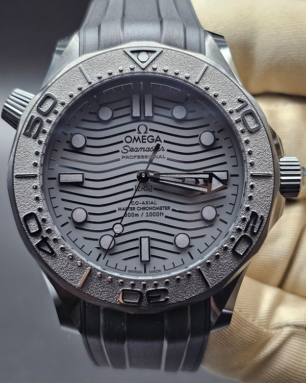 2024 Omega Seamaster Diver 300M "Black Black" 43.5MM Black Dial Rubber Strap (210.92.44.20.01.003)