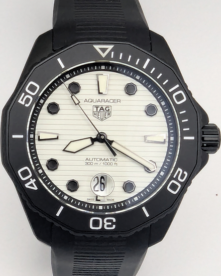 2022 Tag Heuer Aquaracer Professional 300M 43MM White Dial Rubber Strap (WBP201D.FT6197)