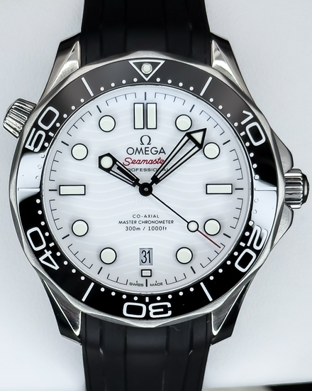 2021 Omega Seamaster Diver 300M 42MM White Dial Rubber Strap (210.32.42.20.04.001)