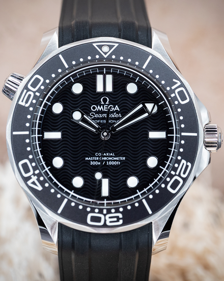 2025 Omega Seamaster Diver 300M 42MM Black Dial Rubber Strap (210.32.42.20.01.003)