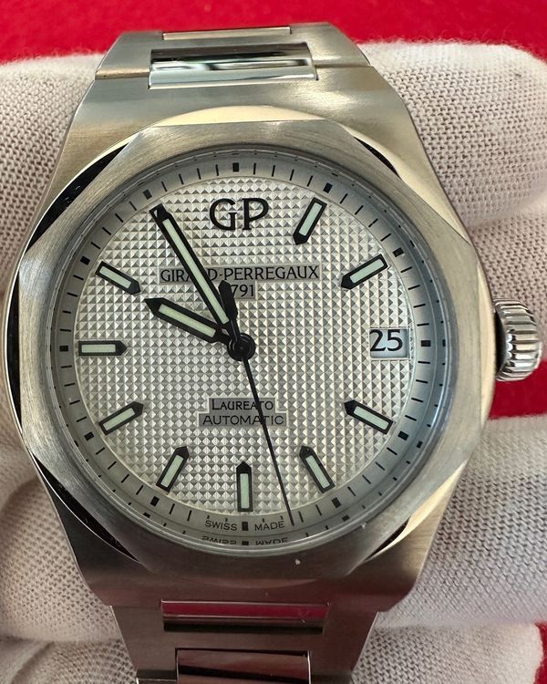 2020 Girard Perregaux Laureato 42MM Silver Dial Steel Bracelet (81010-11-131-11A)