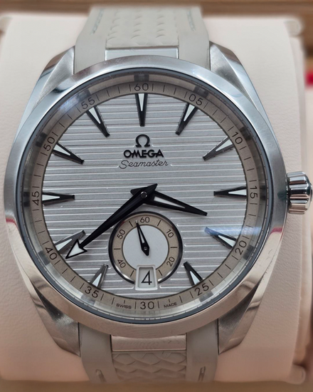 2023 Omega Seamaster Aqua Terra 41MM Silver Dial Rubber Strap (220.12.41.21.02.005)