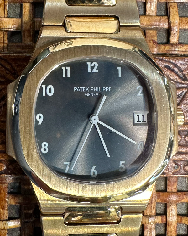 1990 Patek Philippe Nautilus Quartz 32.5MM Black Dial Yellow Gold Bracelet (3900/1)