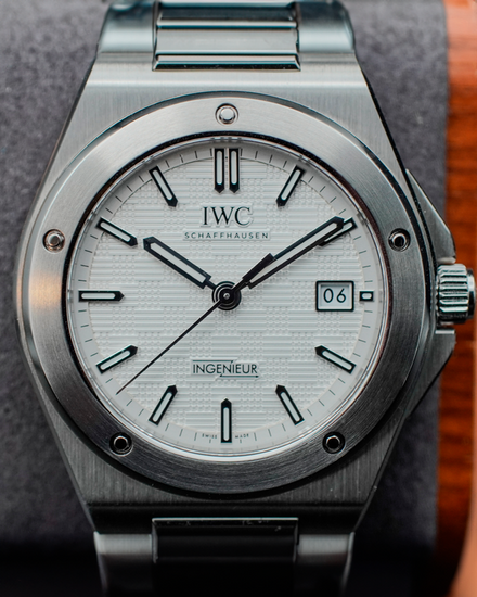 2025 IWC Schaffhausen Ingenieur 40MM Silver Dial Steel Bracelet (IW328902)