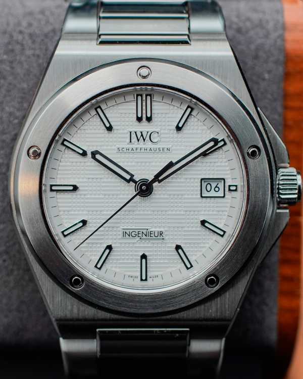 2025 IWC Schaffhausen Ingenieur 40MM Silver Dial Steel Bracelet (IW328902)