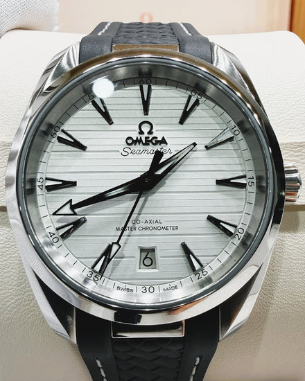 2025 Omega Seamaster Aqua Terra 150M 38MM Silver Dial Rubber Strap (220.12.38.20.02.001)
