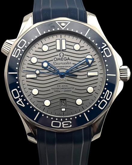 2019 Omega Seamaster Diver 300M 42MM Grey Dial Rubber Strap (210.32.42.20.06.001)