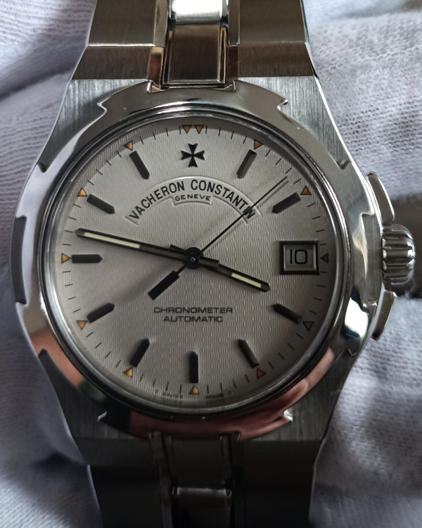 Vacheron Constantin Overseas 37MM Silver Dial Steel Bracelet (42042/423A)
