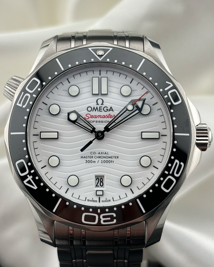 2021 Omega Seamaster Diver 300M 42MM White Dial Steel Bracelet (210.30.42.20.04.001)