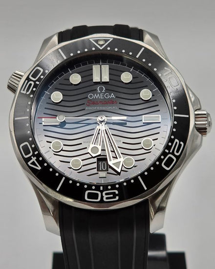 2020 Omega Seamaster Diver 300M 42MM Black Dial Rubber Strap (210.32.42.20.01.001)
