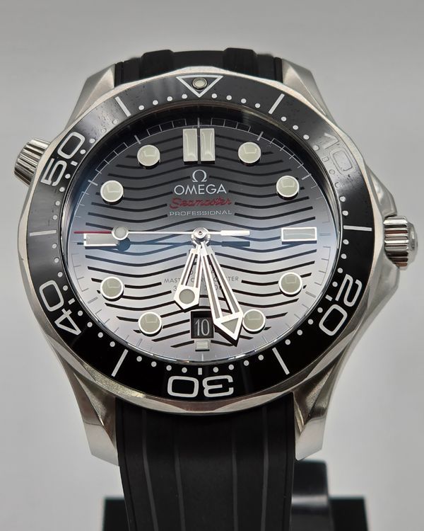 2020 Omega Seamaster Diver 300M 42MM Black Dial Rubber Strap (210.32.42.20.01.001)