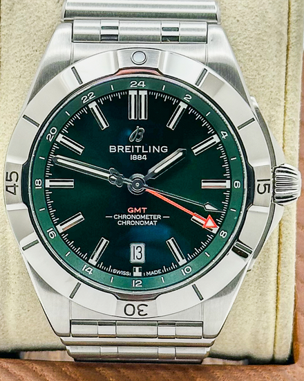 No Reserve - 2025 Breitling Chronomat GMT 40MM Green Dial Steel Bracelet (A32398)