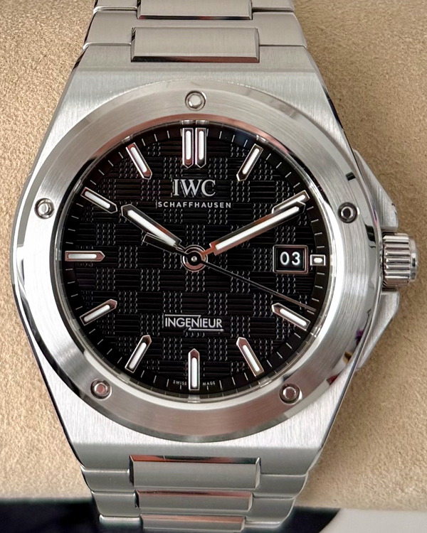 2023 IWC Schaffhausen Ingenieur 40MM Black Dial Steel Bracelet (IW328901)