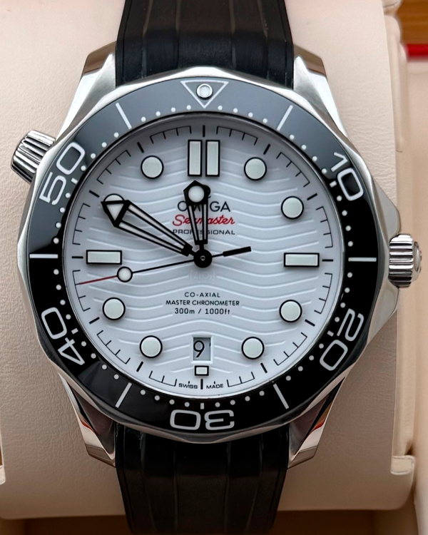 2020 Omega Seamaster Diver 300M 42MM White Dial Rubber Strap (210.32.42.20.04.001)