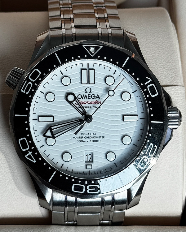 2020 Omega Seamaster Diver 300M 42MM White Dial Steel Bracelet (210.30.42.20.04.001)