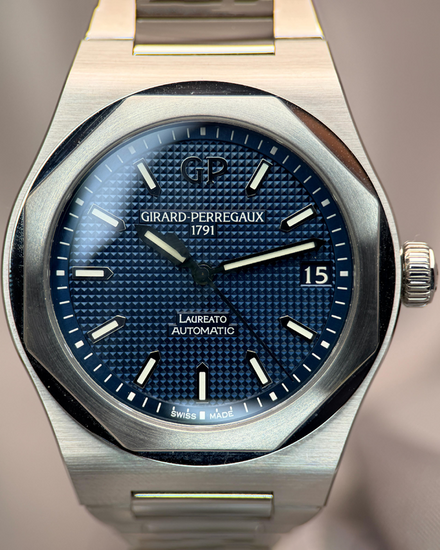 2022 Girard Perregaux Laureato 42MM Blue Dial Steel Bracelet (81010-11-431-11A)