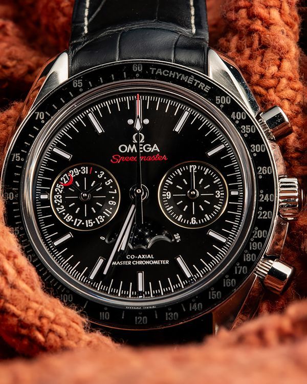 2022 Omega Speedmaster Moonphase 44.25MM Black Dial Leather Strap (304.33.44.52.01.001)