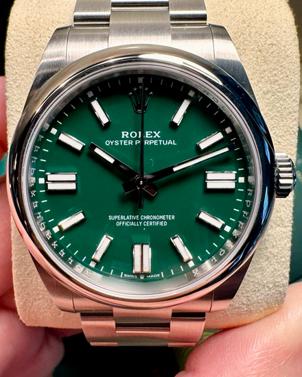 No Reserve - 2025 Rolex Oyster Perpetual 41MM Green Dial Oyster Bracelet (134300)