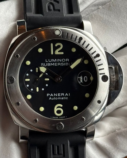 2010 Panerai Submersible 44MM Black Dial Rubber Strap (PAM00024)