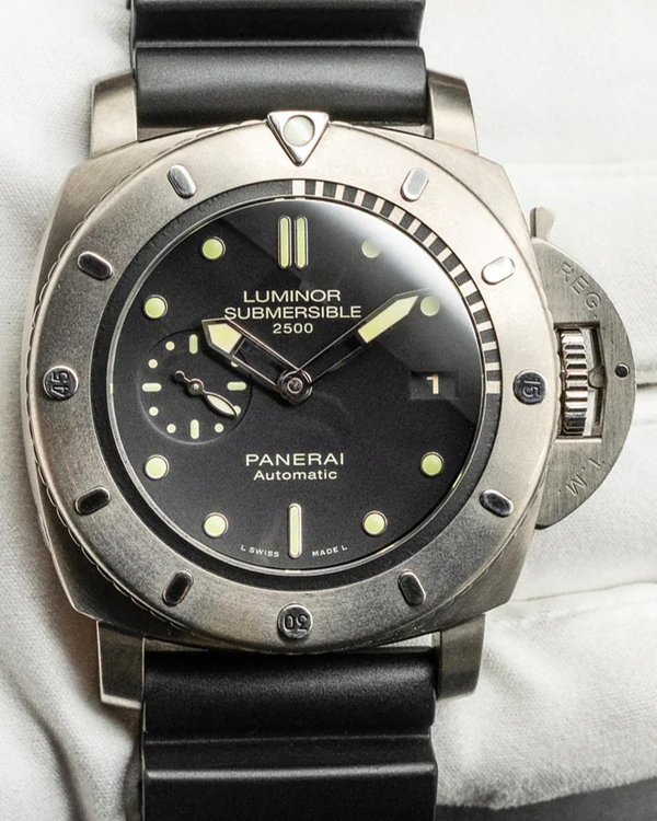 2013 Panerai Submersible 47MM Black Dial Leather Strap (PAM00364)