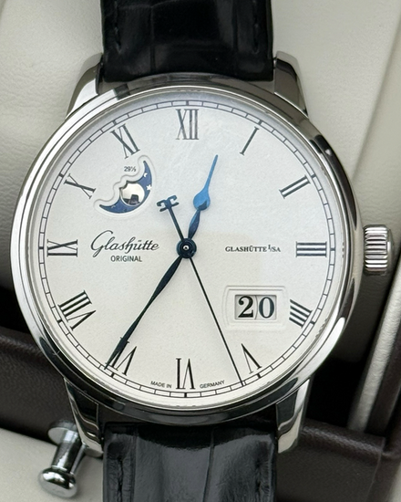 2023 Glashütte Original Senator Panorama Date Moonphase 40MM White Dial Leather Strap (100-04-32-12-50)