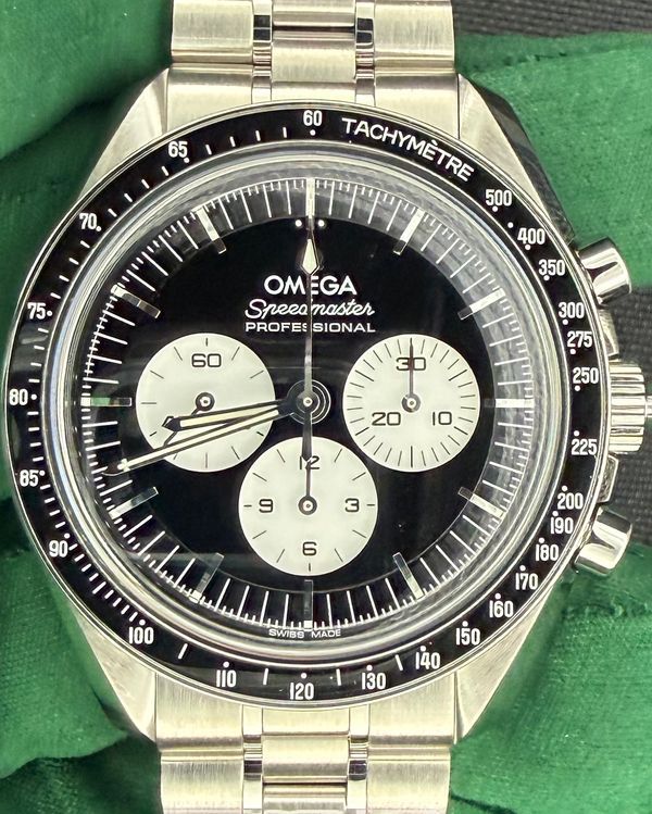 2026 Omega Speedmaster Professional Moonwatch  "Reverse Panda" 42MM Black Dial Steel Bracelet (310.30.42.50.01.004)