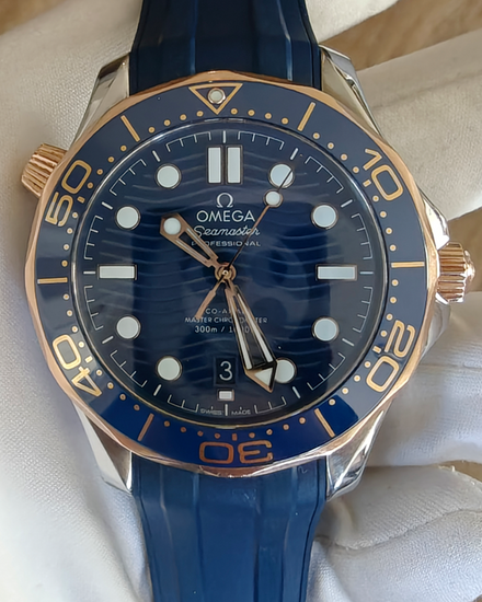 2024 Omega Seamaster Diver 300M 42MM Blue Dial Rubber Strap (210.22.42.20.03.002)