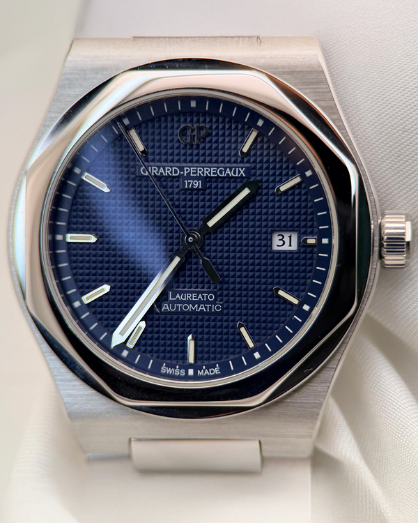 2019 Girard Perregaux Laureato "225th Anniversary" 41MM Blue Dial Steel Bracelet (81000-11-431-11A)
