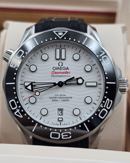 2026 Omega Seamaster Diver 300M 42MM White Dial Rubber Strap (210.32.42.20.04.001)
