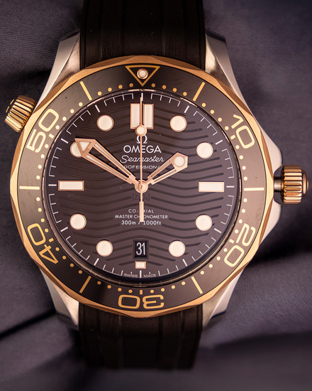 2021 Omega Seamaster Diver 300M 42MM Black Dial Rubber Strap (210.22.42.20.01.002)