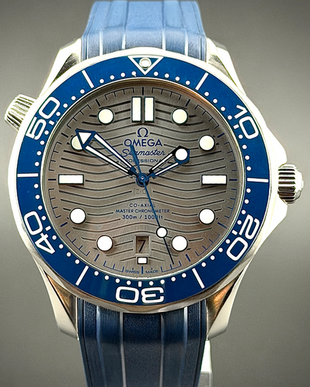 No Reserve - 2025 Omega Seamaster Diver 300M 42MM Grey Dial Rubber Strap (210.32.42.20.06.001)