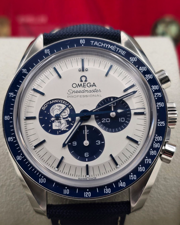 2022 Omega Speedmaster "Silver Snoopy Award" 42MM Silver Dial Textile Strap (310.32.42.50.02.001)