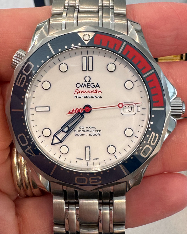 2022 Omega Seamaster Diver 300M "Bond 007 Commander's Watch" L.E. 41MM White Dial Steel Bracelet (212.32.41.20.04.001)